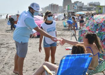 Postas sanitarias: prevención y orientación sobre Covid en la playa
