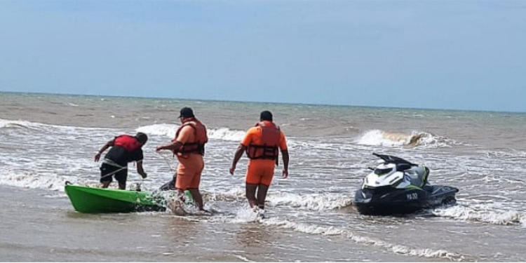 Prefectura rescato a un kayakista en Monte Hermoso