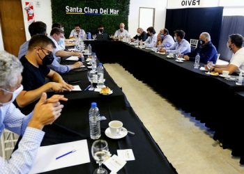 Reunion de Kicillof con intendentes de la costa atlantica