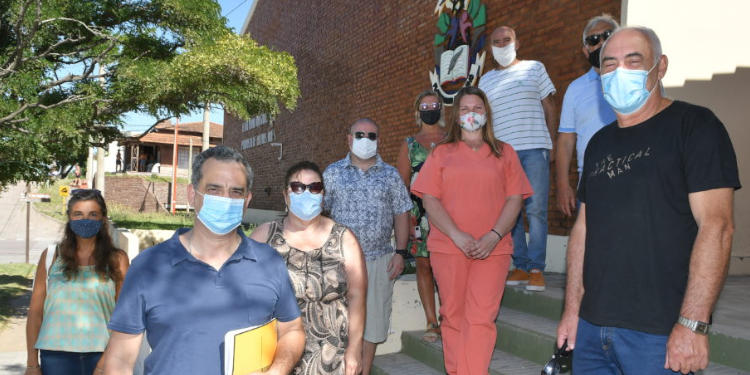 Vacunacion al cuerpo docente en monte hermoso