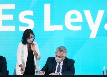 Denuncian al presidente por delito de genocidio