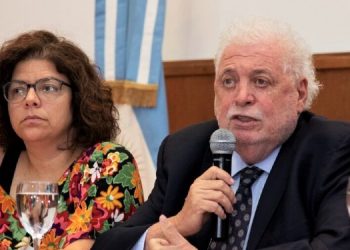 Covid: el informe diario y el escándalo con los vacunados VIP que eyectó de su cargo al ministro de Salud