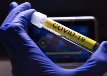 Covid: sigue la tendencia a la disminución en los contagios y detectan nuevas variantes del virus