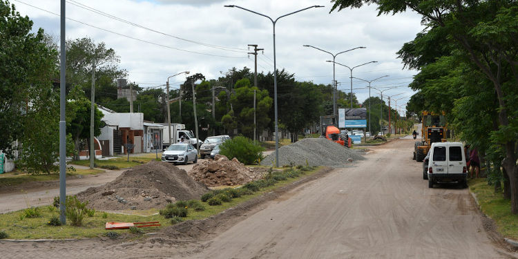 Pavimentación Avenida Zucchiatti, entre Alfonsín y Río Asunción