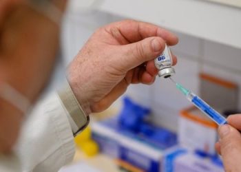 Informe Covid 28/3/21. Polémica por la decisión de postergar la segunda dosis por falta de vacunas