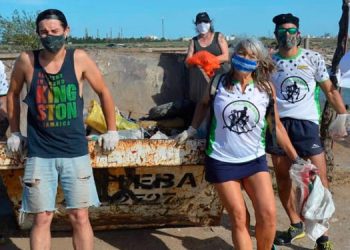 Correr y recolectar basura: el “plogging” fusiona el ejercicio físico con la defensa ambiental