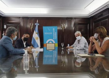 Dichiara y puleston con el Ministro de Ambiente de la Nación