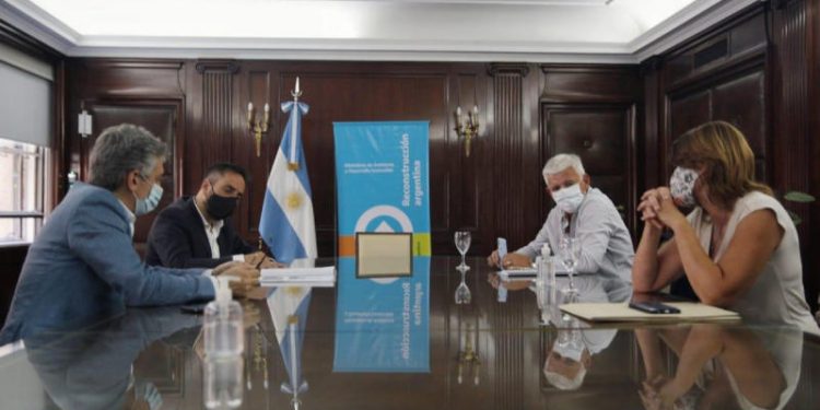 Dichiara y puleston con el Ministro de Ambiente de la Nación