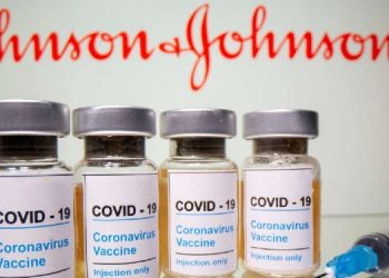 La FDA recomienda suspender temporalmente la vacunación contra Covid-19 con Johnson & Johnson por casos de trombosis en EEUU