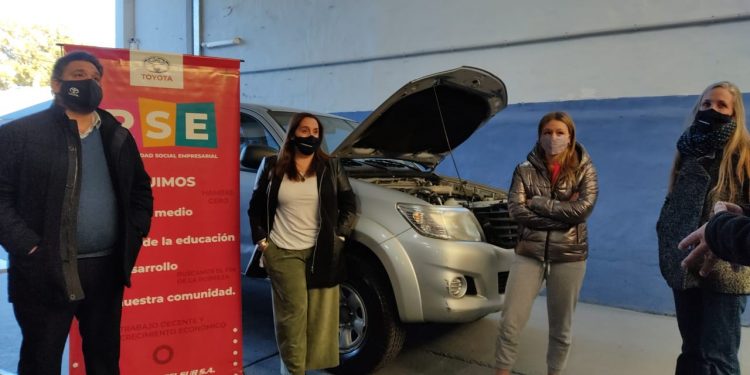Entrega de Toyota Hilux a Escuela Técnica Monte Hermoso