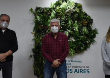 Dichiara con Julia Petreigne y Rubén Pascolini