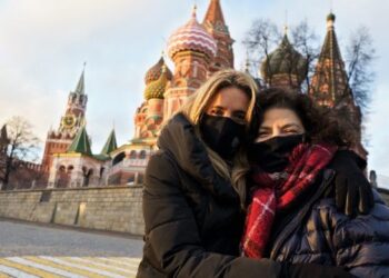 Covid: la ministra Vizzotti emprendió otro viaje a Rusia junto a la asesora presidencial Nicolini
