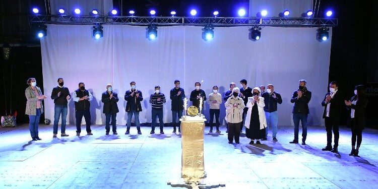 Dieron inicio a los actos celebratorios del 50° aniversario de la Biblioteca Popular con un Polideportivo vestido de fiesta