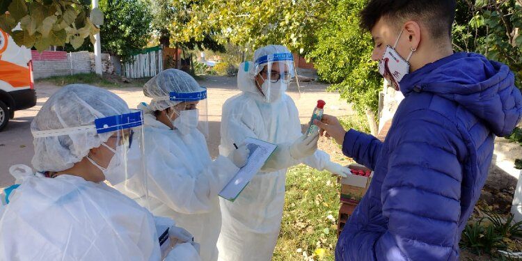 Covid: la mayoría de los indicadores sanitarios siguen exponiendo cifras que extienden el desahogo de la emergencia