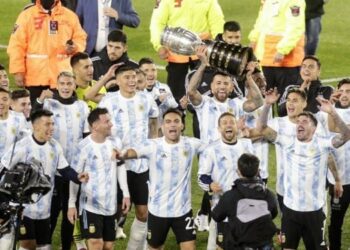 Rosca política y pujas de poder por el control del fútbol argentino en medio de fuerte respaldo popular a la selección