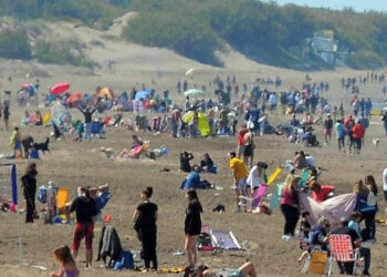 Playa de Monte Hermoso durante el fin de semana extra largo de octubre 2021