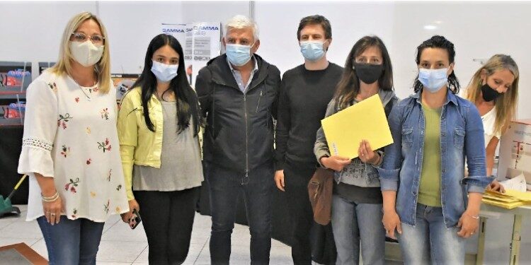 Emprendedores de Monte Hermoso recibieron maquinarias, herramientas y materiales para proyectos productivos