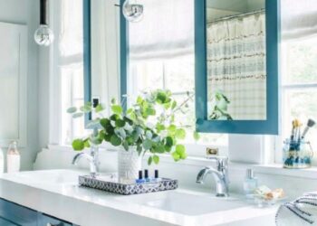 Cómo usar botellas de vidrio para decorar el baño
