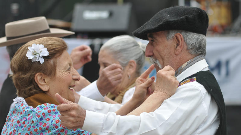 Flolklore para adultos en Monte Hermoso