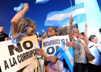 Aniversario de los sucesos de 2001: La larga marcha de los ciudadanos huérfanos de representación