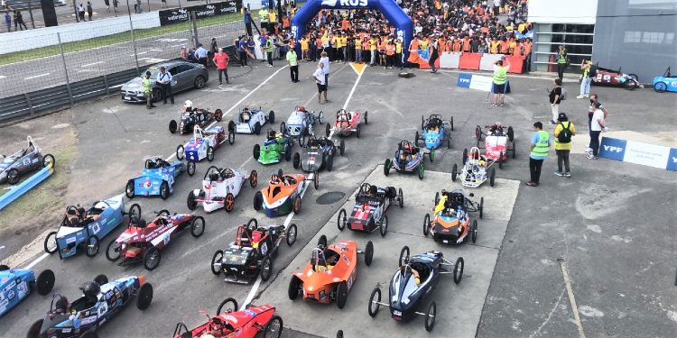 Desafío Eco es una competencia con autos eléctricos de emisión cero, diseñados por estudiantes de escuelas técnicas de la Argentina