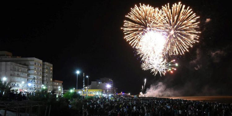 FUegos artificiales en Monte Hermoso