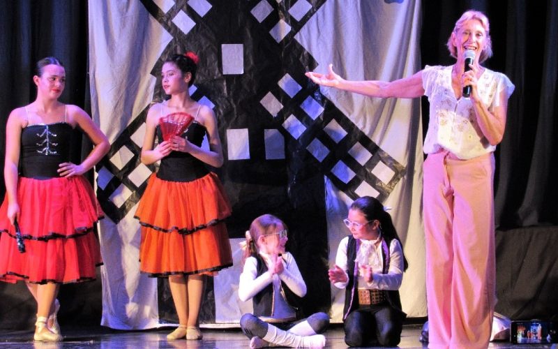 El Petit Ballet brilló en el Centro Cultural en la muestra anual