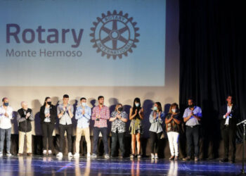Reconocimiento del Rotary a estudiantes y personalidades