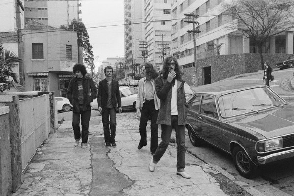 Serú Girán caminando por las calles de San Pablo en 1978
