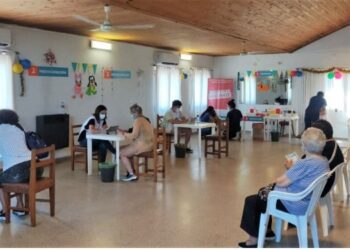 Covid: leve baja de casos en la ciudad al tiempo que se superaron los 100 mil contagios en un día en el país