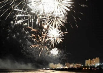 Fuegos artificiales en Monte Hermoso