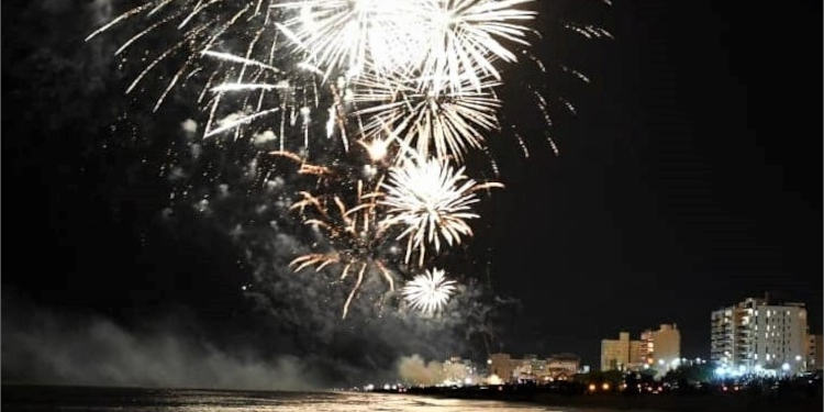 Fuegos artificiales en Monte Hermoso