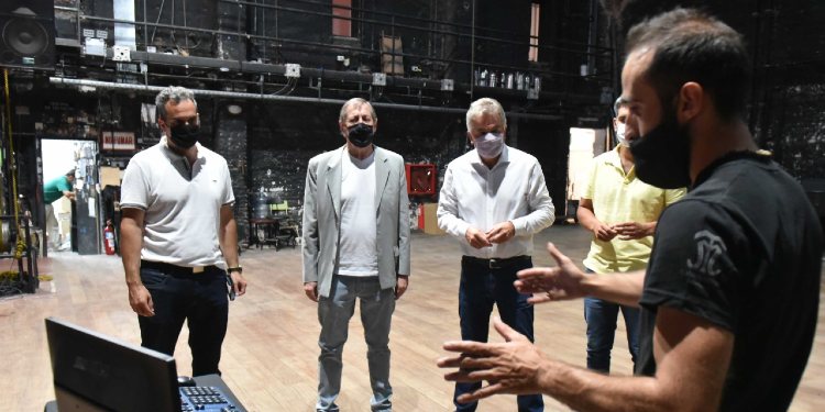 La Unión Industrial donó equipamiento de última generación para el Teatro Municipal