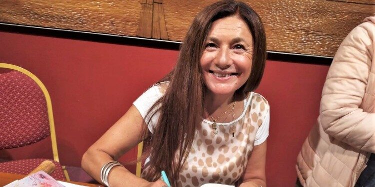 La escritora montermoseña María Antonia Zaragoza presentó su libro “Líneas del agua”