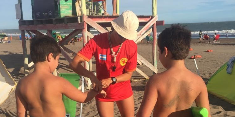 Pulseras identificatorias para los niños en Monte Hermoso