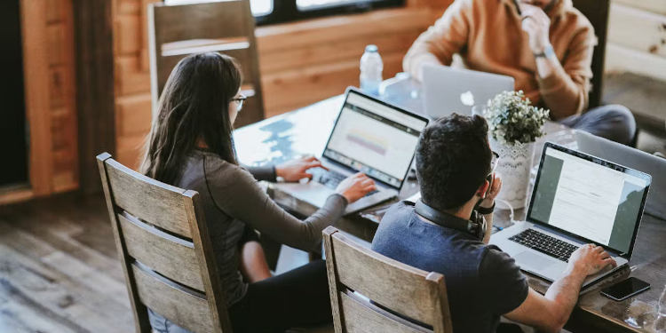 Campos de entrenamiento y capacitación tecnológicos