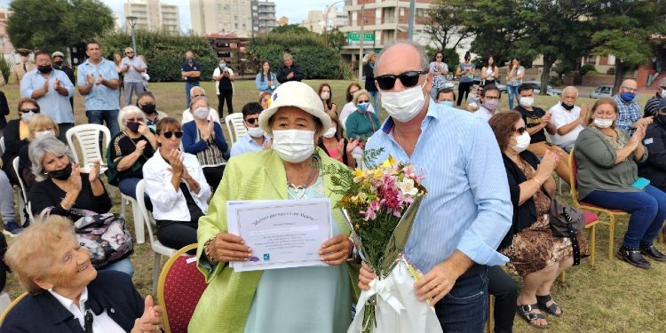 Homenaje a mujeres en su dia