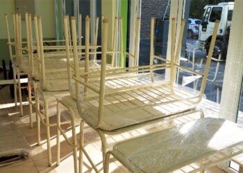 El Consejo Escolar entregó mobiliario a instituciones educativas