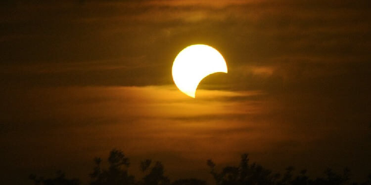 Eclipse solar en el Centro Astronómico de Monte Hermoso