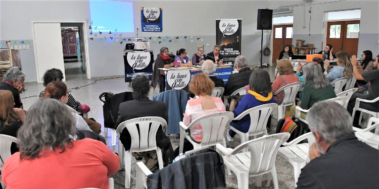 Encuentro de Escritores La Luna con Gatillo