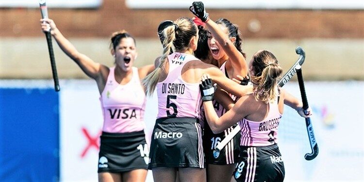 Las Leoncitas en la victoria 4 a 0 frente a Uruguay