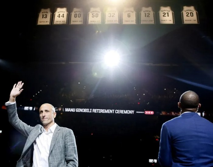 Retiro de la camiseta Nº20 en homenaje a Manu Ginóbili