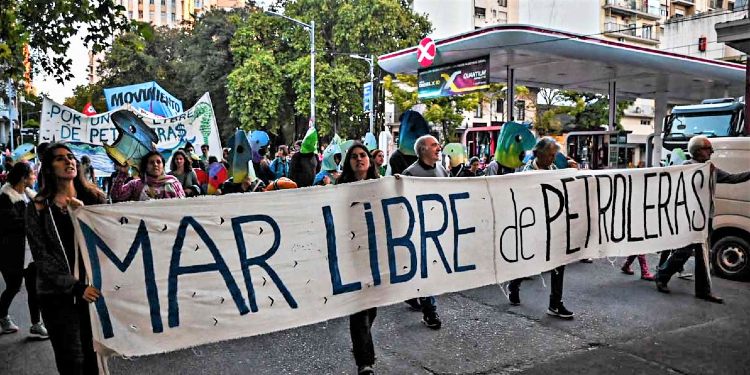 Protesta contra la exploración petrolera en la Costa Atlántica bonaerense