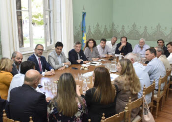 reunión juntos con la mesa de enlace