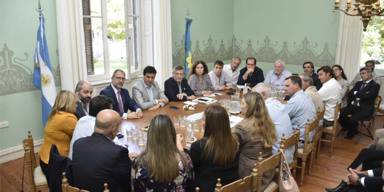 reunión juntos con la mesa de enlace