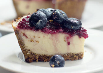 Imperdible receta para preparar un delicioso Cheesecake de arándanos