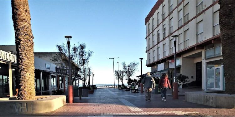 Monte Hermoso vista desde la peatonal a la playa