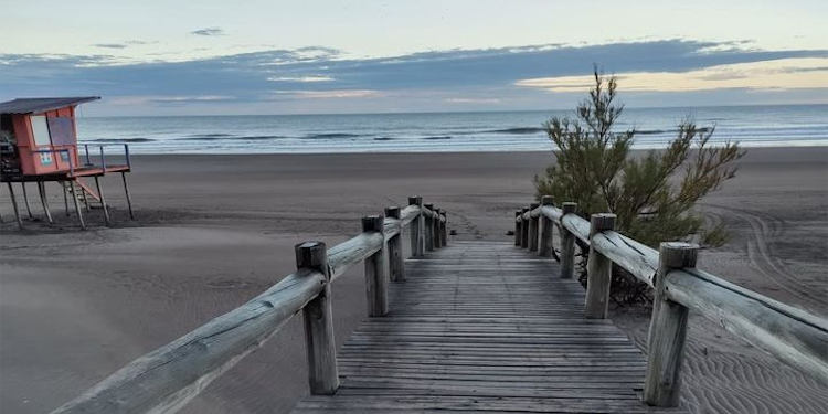 Playa Monte Hermoso nublado