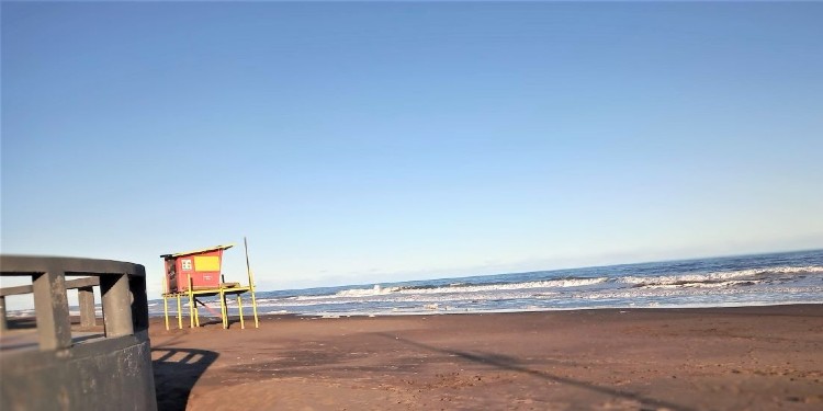 Cielo despejado en la playa