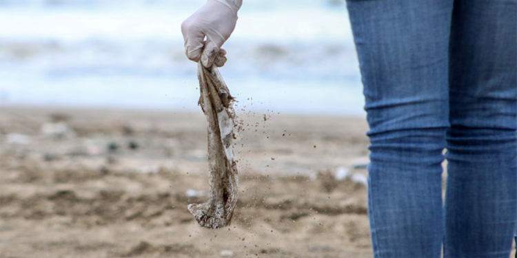 basura en la playa